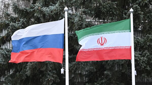 Флаги России и Ирана - Sputnik Таджикистан