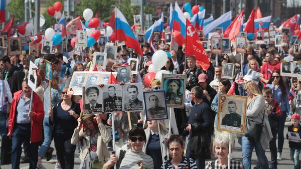 Участники акции Бессмертный полк в Москве - Sputnik Таджикистан