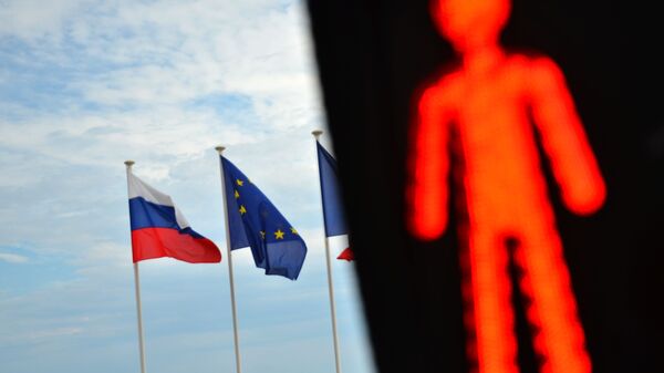 Флаги России, ЕС и Франции на набережной Ниццы - Sputnik Таджикистан